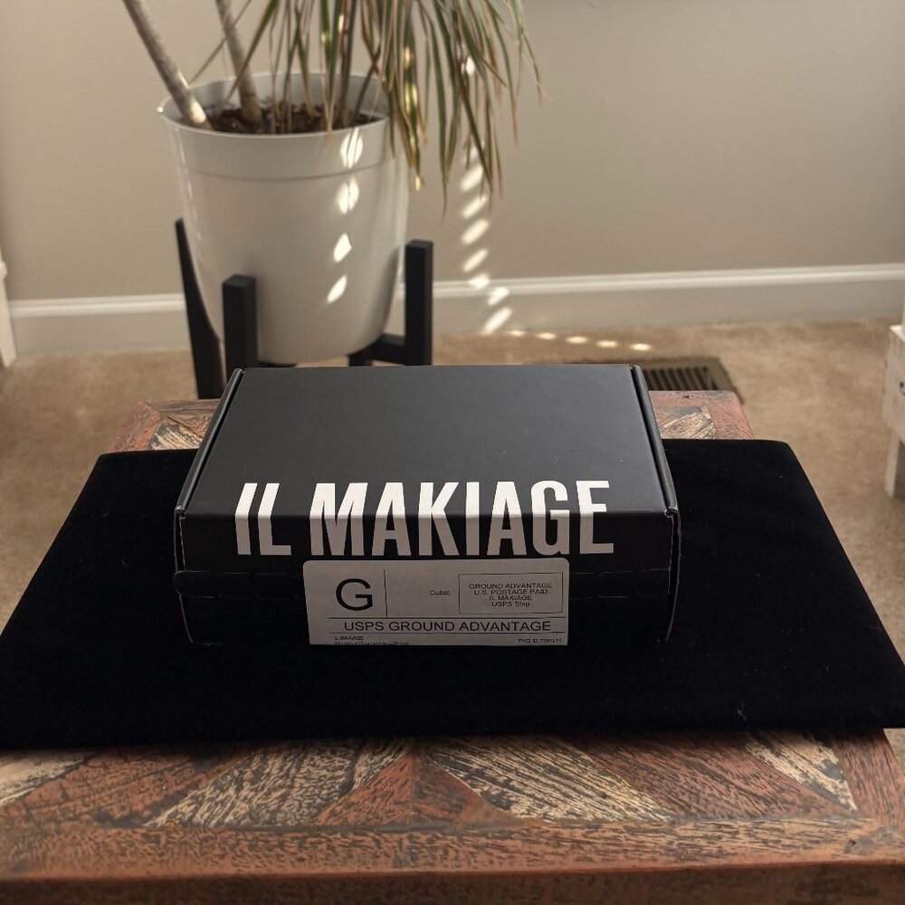IL Makiage The Flawless Essentials Package, with A Free Tote - Picture 4 of 10
